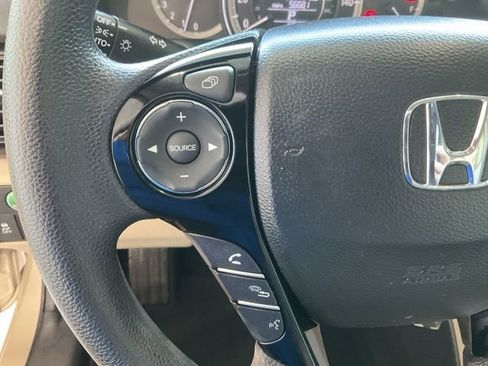 Used 2017 Honda Accord LX image 10