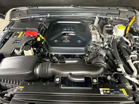 Used 2023 Jeep Wrangler Unlimited Sahara AWD/4WD image 9