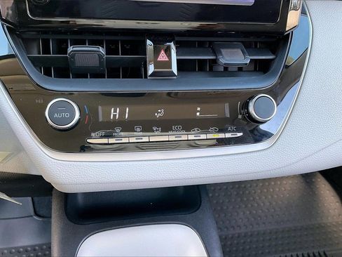 Used 2025 Toyota Corolla LE image 18