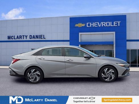Used 2024 Hyundai Elantra Limited FWD image 6