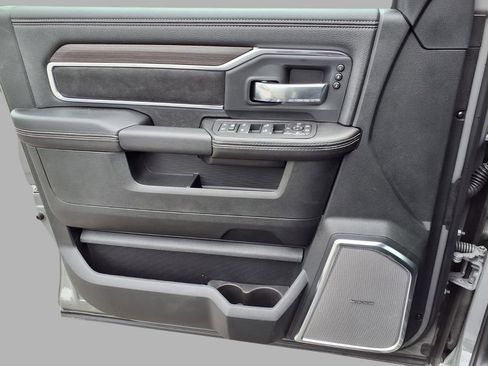 New 2026 RAM 2500 Laramie AWD/4WD image 16