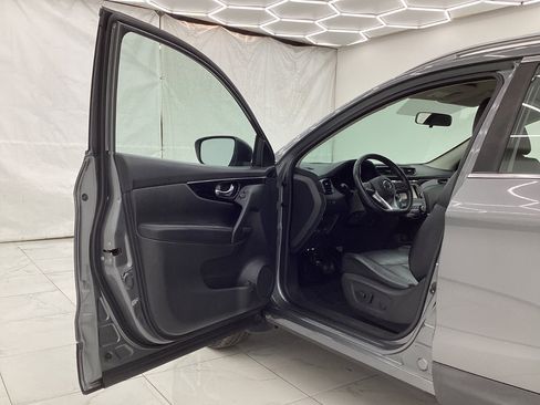 Used 2018 Nissan Rogue Sport SL image 16