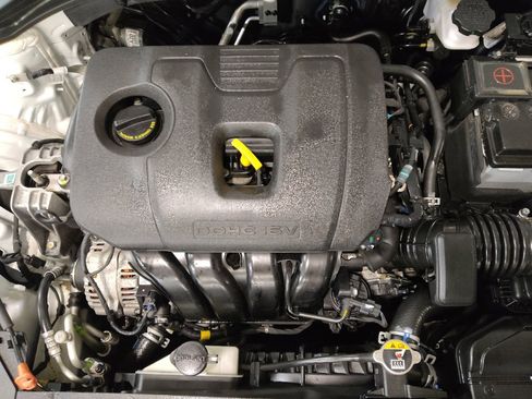 Used 2019 Hyundai Elantra SE w/ Cargo Package image 30