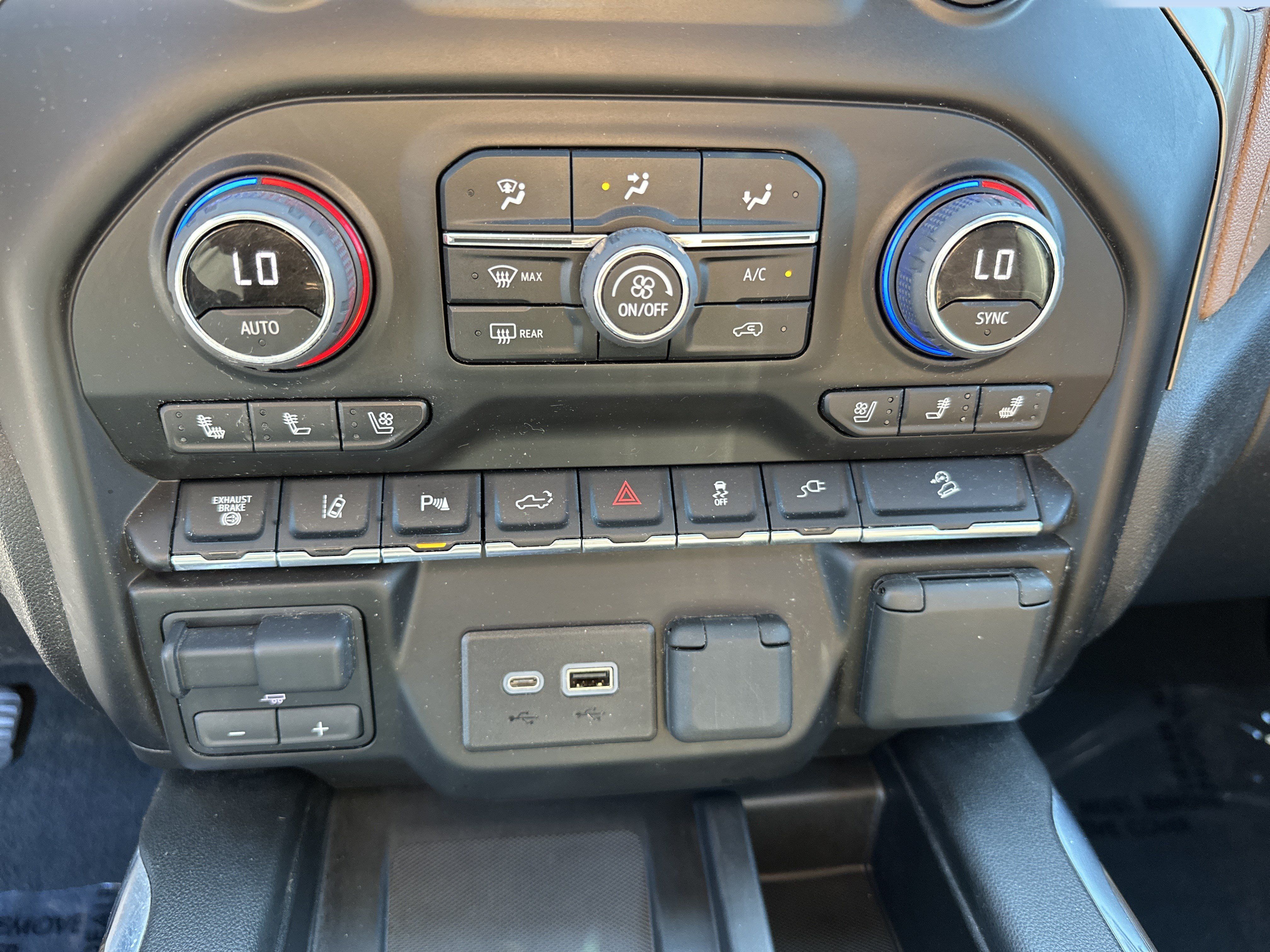 Used 2023 Chevrolet Silverado 3500 High Country w/ Z71 Off-Road Package AWD/4WD image 21