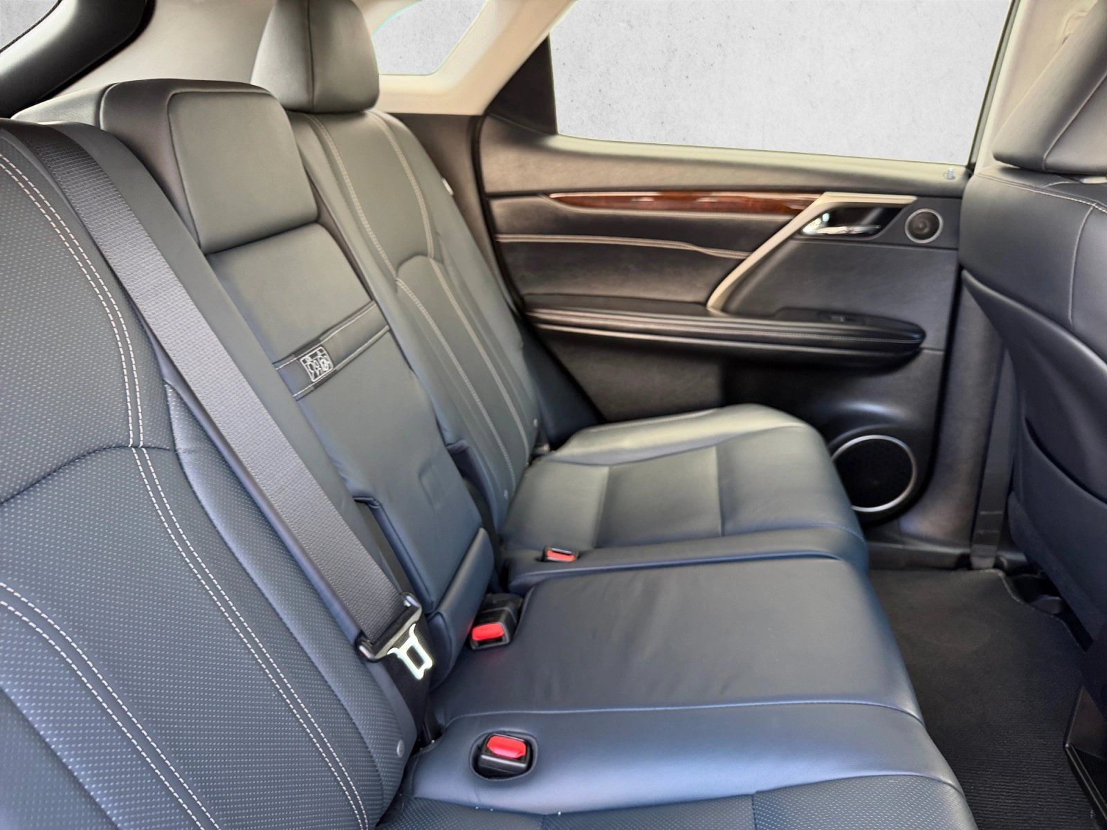 Used 2018 Lexus RX 450h AWD w/ Premium Package image 24