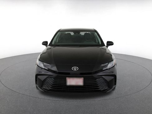 Used 2025 Toyota Camry LE image 3