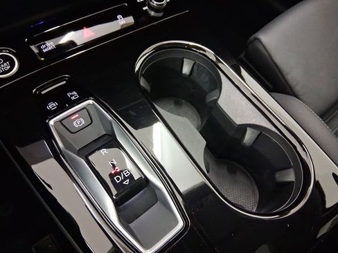 Used 2025 Audi Q6 e-tron Premium Plus w/ Premium Plus image 26