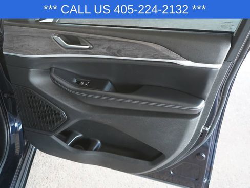 Used 2024 Jeep Grand Cherokee L Limited image 21