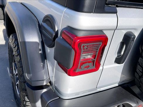 Used 2024 Jeep Wrangler Unlimited Rubicon w/ Technology Group image 26