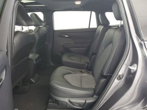 Used 2024 Toyota Highlander XSE FWD image 14