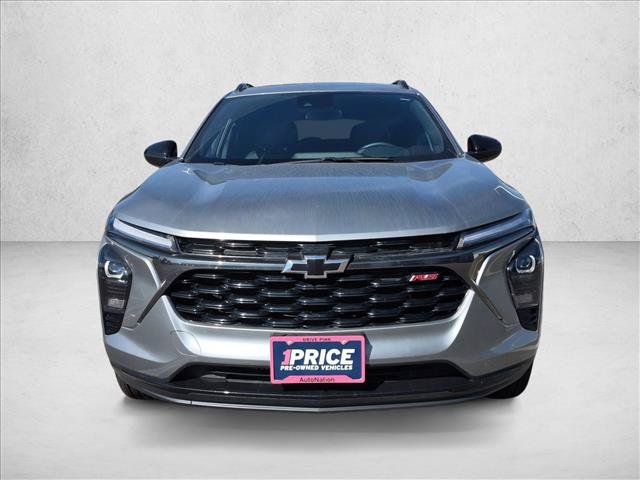 Used 2025 Chevrolet Trax RS w/ Sunroof Package FWD image 2