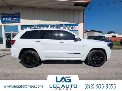 Used 2018 Jeep Grand Cherokee Altitude RWD image 2
