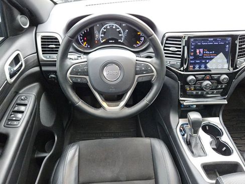 Used 2020 Jeep Grand Cherokee Altitude RWD image 12