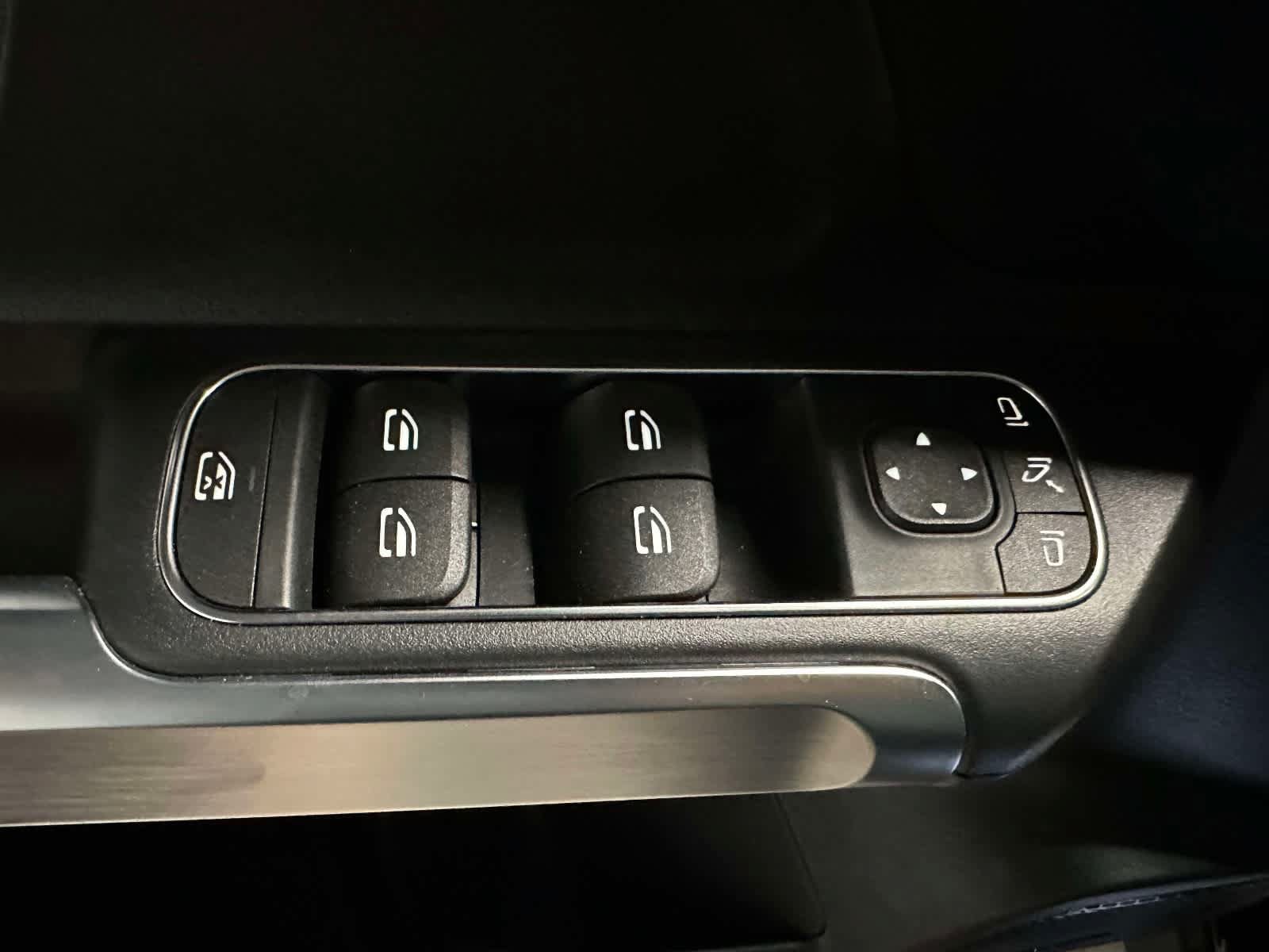 Used 2025 Mercedes-Benz GLB 250 4MATIC image 13
