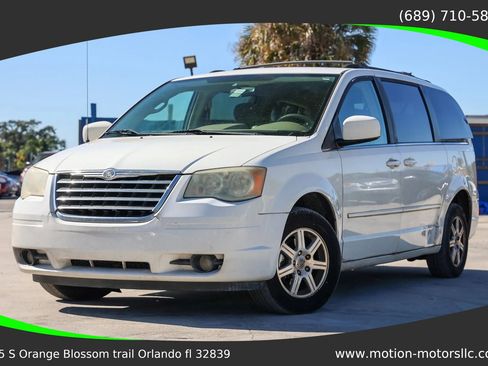 Used 2008 Chrysler Town & Country Touring image 1
