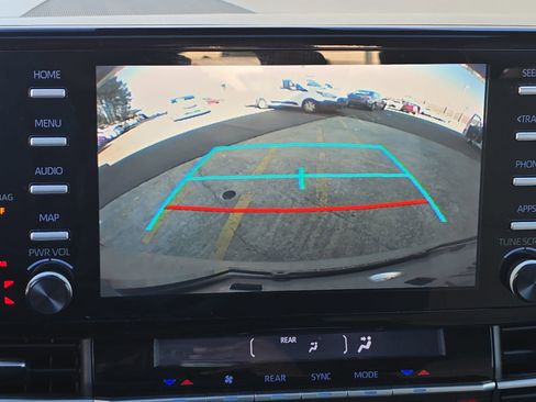 Used 2022 Toyota Sienna XLE image 30