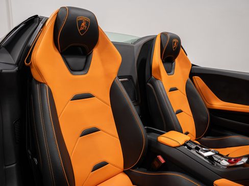 Used 2021 Lamborghini Huracan EVO RWD image 70