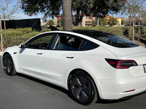 Used 2021 Tesla Model 3 Standard Range Plus image 43