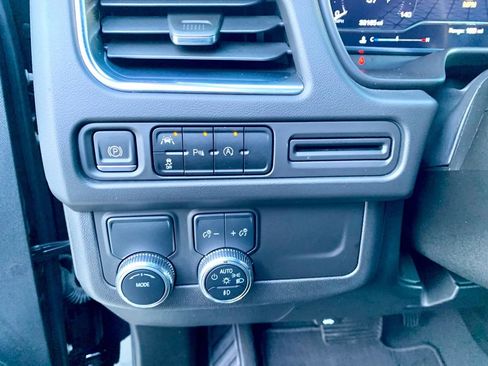 Used 2023 GMC Yukon SLT image 31