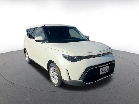 Used 2025 Kia Soul LX w/ LX Technology Package image 3