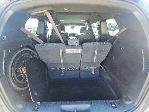 Used 2021 Chrysler Pacifica Touring w/ Uconnect Theater Family Group FWD image 11