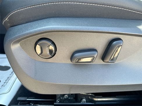 Used 2022 Volkswagen Taos SE image 14