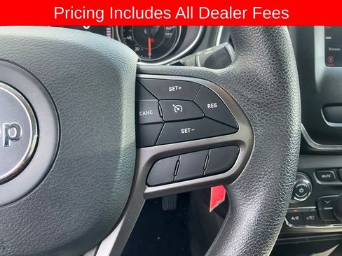 Used 2020 Jeep Cherokee Latitude FWD image 15