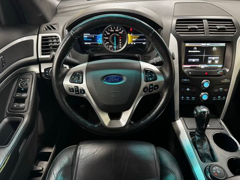 Used 2014 Ford Explorer XLT w/ Equipment Group 202A AWD/4WD image 16