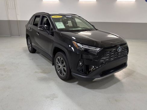 Used 2022 Toyota RAV4 Limited AWD/4WD image 4