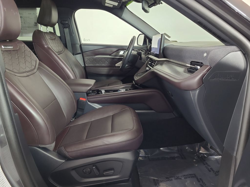 Used 2025 Ford Explorer Platinum w/ LUX Leather Package AWD/4WD image 23