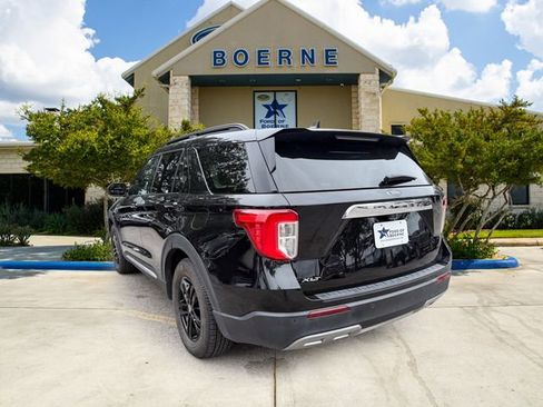 Used 2023 Ford Explorer XLT w/ Equipment Group 202A RWD image 3