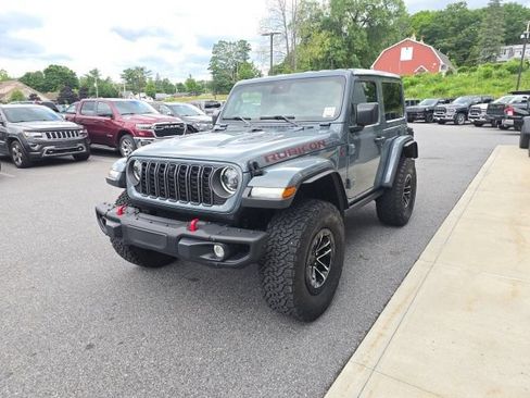 Used 2025 Jeep Wrangler Rubicon AWD/4WD image 3