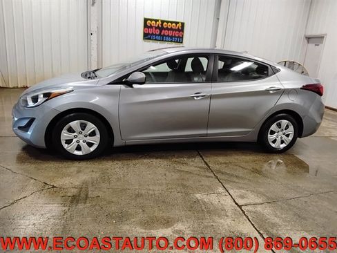 Used 2016 Hyundai Elantra SE image 5