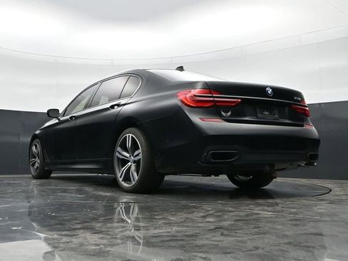 Used 2018 BMW 750i w/ Executive Package RWD image 39