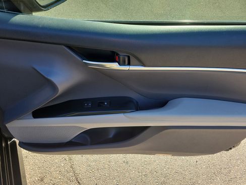 Used 2018 Toyota Camry LE image 9