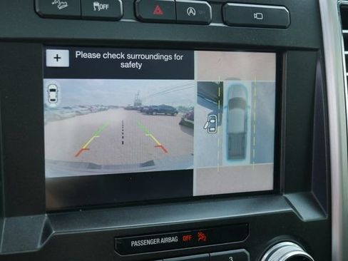 Used 2017 Ford F150 Platinum w/ Equipment Group 701A Luxury AWD/4WD image 4