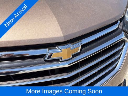 Used 2018 Chevrolet Equinox Premier FWD image 8