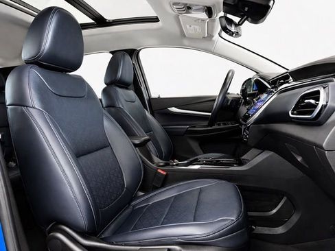 Used 2023 Chevrolet Bolt EUV Premier w/ Sun & Sound Package FWD image 13