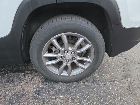 Used 2023 GMC Terrain SLT w/ Tech Package AWD/4WD image 12
