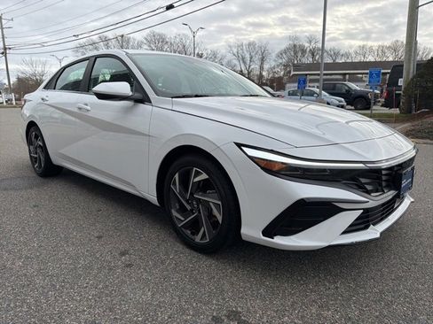 Certified 2024 Hyundai Elantra SEL w/ Convenience Package image 3