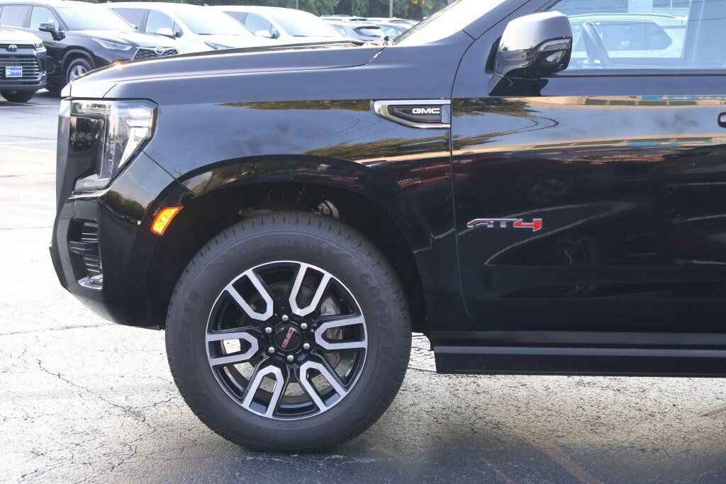 Used 2023 GMC Yukon XL AT4 w/ AT4 Premium Package AWD/4WD image 2