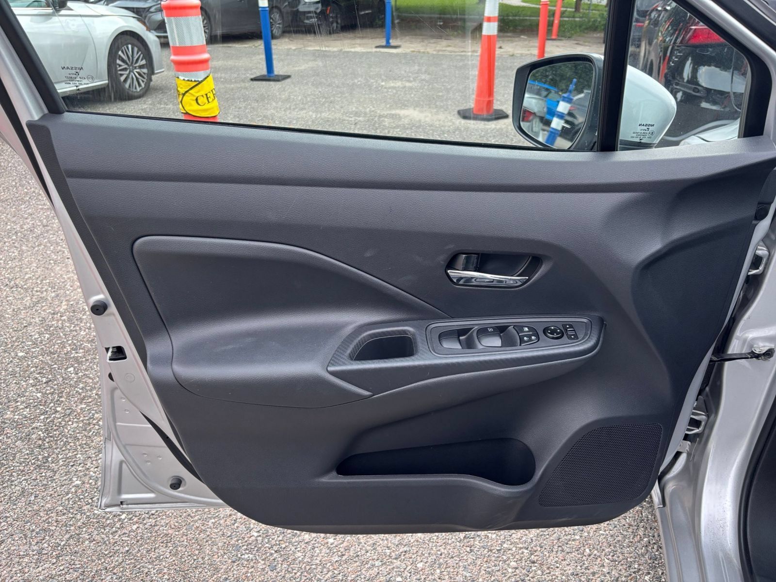 Used 2025 Nissan Versa SV FWD image 18