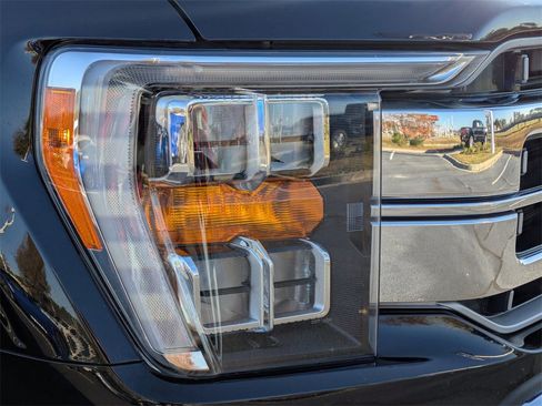 Used 2023 Ford F150 Lariat w/ Trailer Tow Package image 11