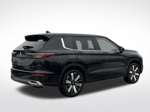 Used 2025 Mitsubishi Outlander SE image 5