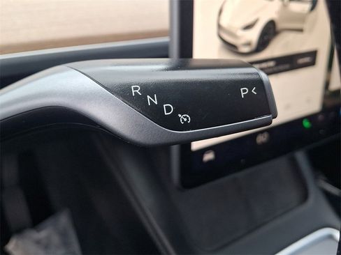 Used 2023 Tesla Model Y Long Range image 17