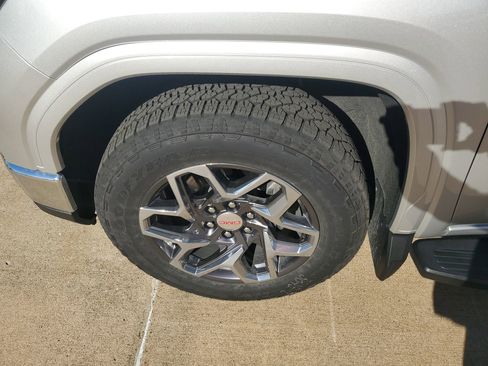 Used 2022 GMC Sierra 1500 SLT w/ SLT Premium Plus Package AWD/4WD image 39