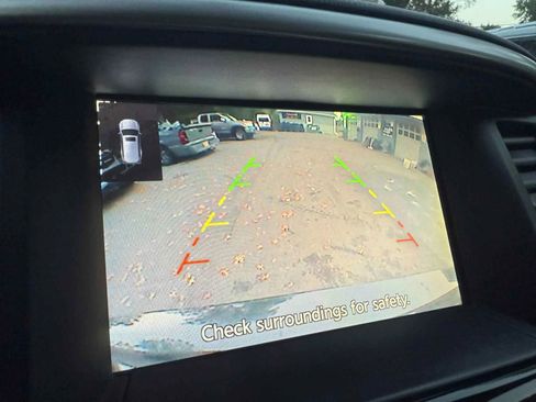 Used 2017 Nissan Pathfinder SV image 15