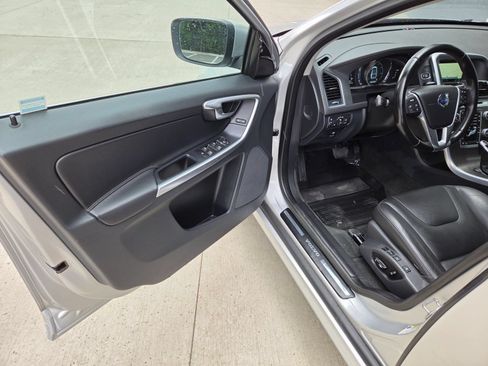 Used 2015 Volvo XC60 T5 AWD/4WD image 11