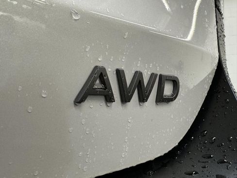 Used 2025 Nissan Kicks SV image 6