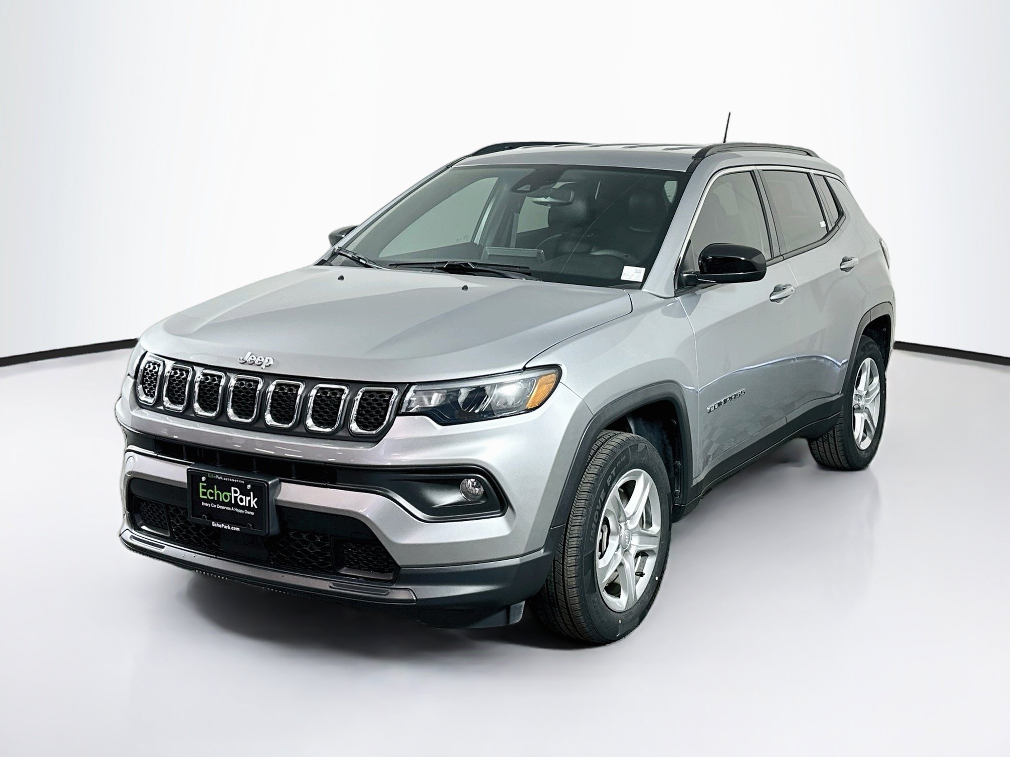 Used 2023 Jeep Compass Latitude AWD/4WD image 3